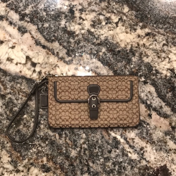 🍁🍂COACH bROWN WRISTLET🍂🍁 - Picture 1 of 5